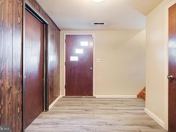 3rd image of 124 Farmview Dr