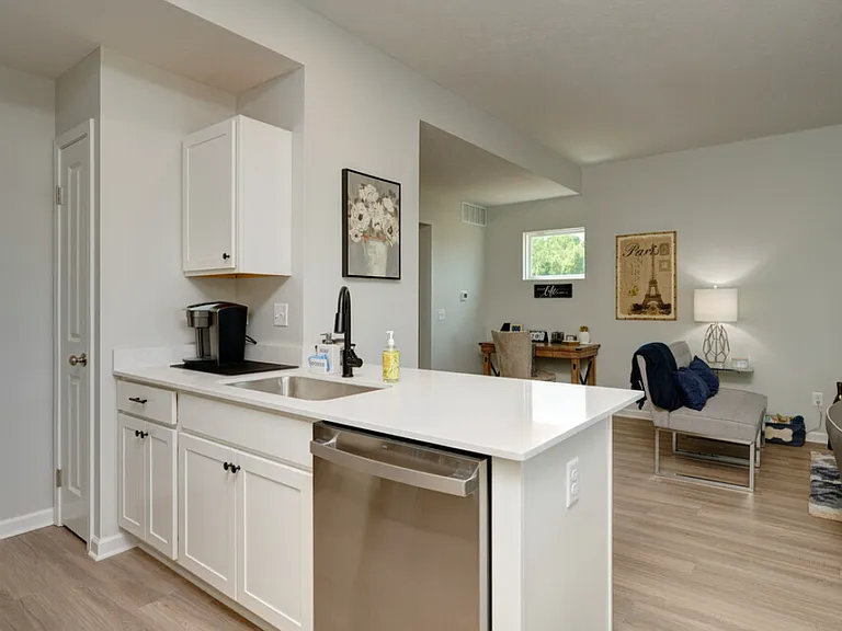 The Townhomes @ Oakridge Glen — Photo 2
