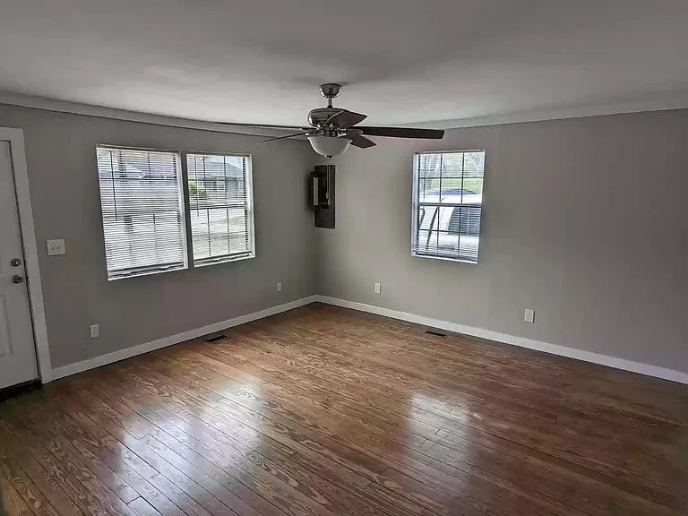 611 Shannon Ave — Photo 3