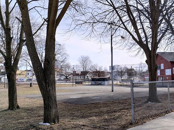 3rd image of 608 25th St