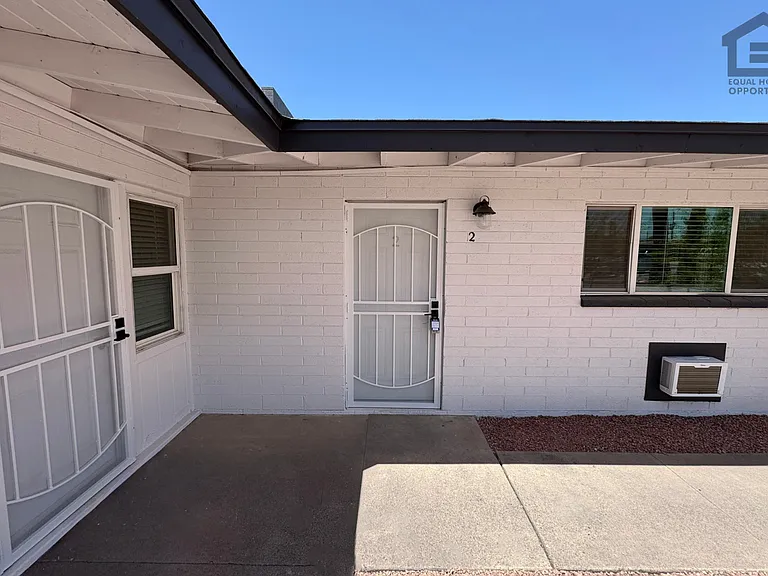 1320 N 48th Pl — Photo 4