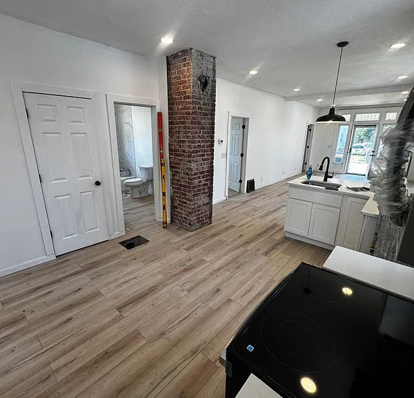 1108 E Blackford Ave — Photo 6
