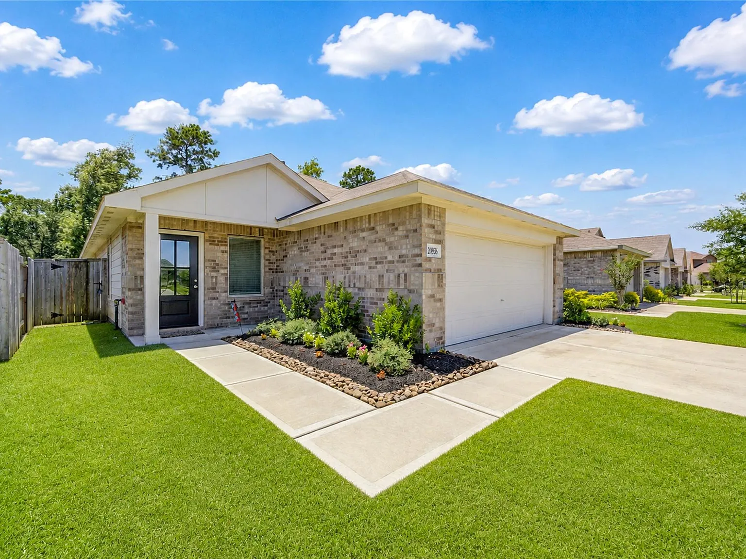 4 bed, 2.0 bath, 1690 sqft, $2,400 — Photo 1