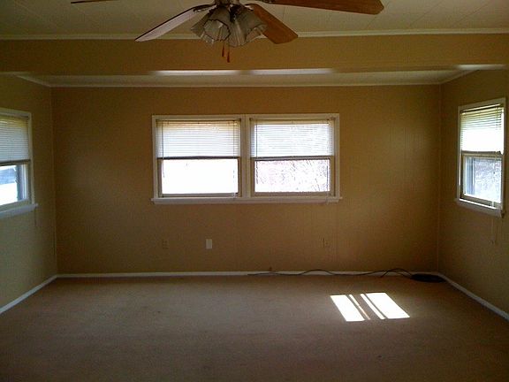 4th image of 55 Watkins Ave