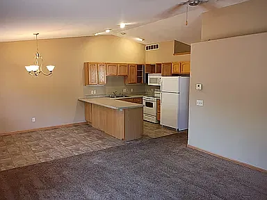 3 bed, $1,675 — Photo 3