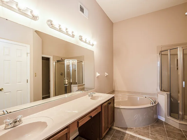 1513 Pemberton Ln — Photo 11