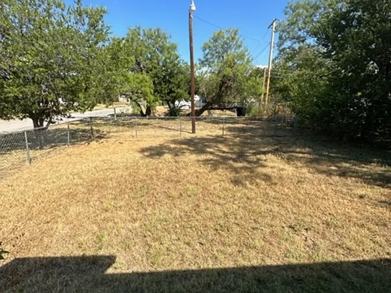 1301 Sewell St — Photo 11
