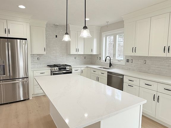 3rd image of 3 Memory Ln