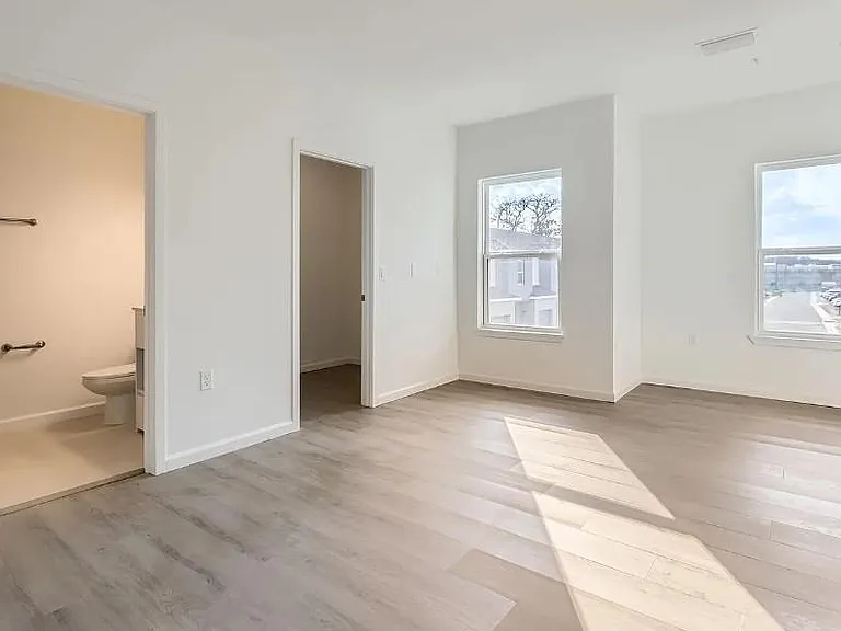 1213 Southstation Pl #402 — Photo 11