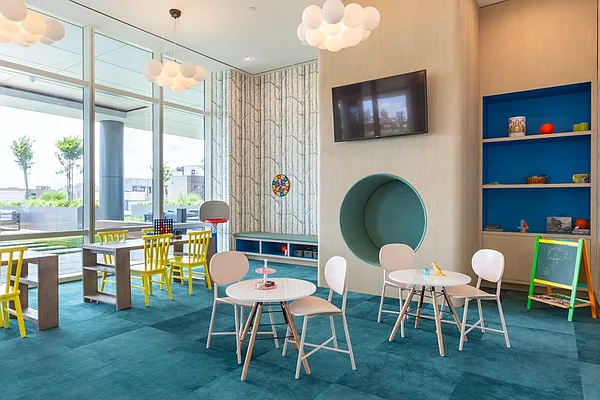 Rented by The Moinian Group | media 24