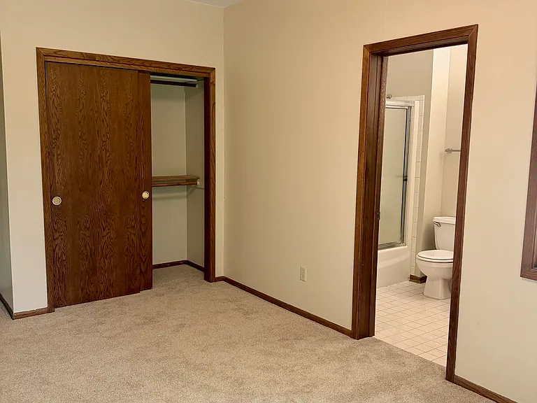310 E Salem Ave #4 — Photo 4