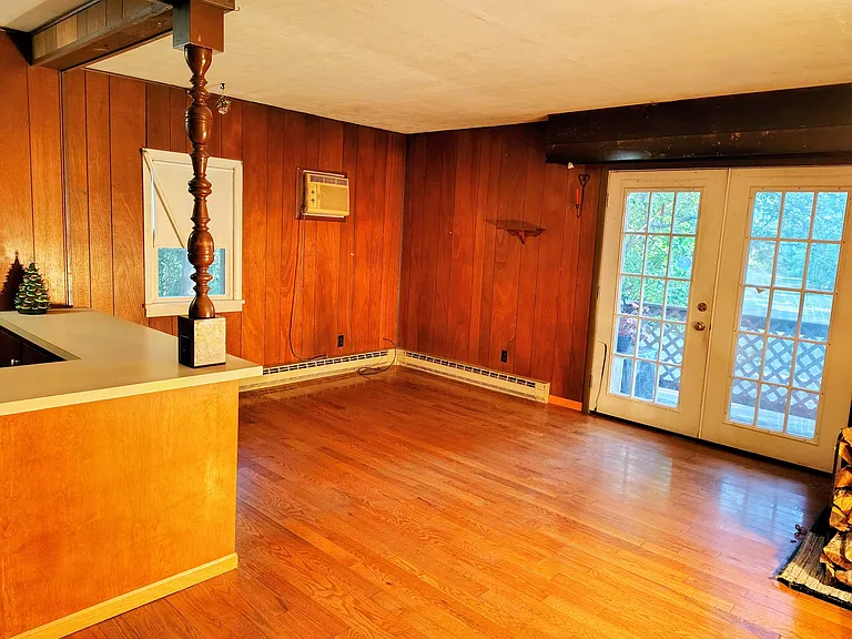 2076 Ulster Ave #5 — Photo 2