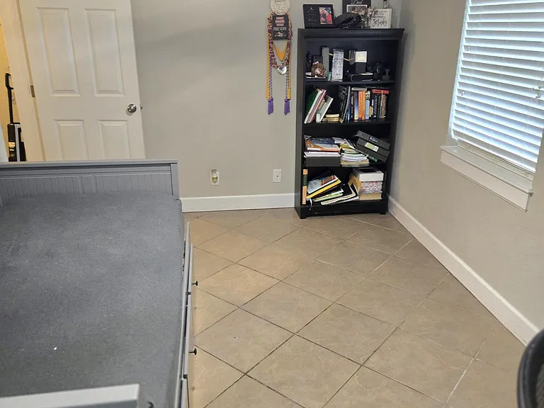 615 Luna Ct — Photo 15