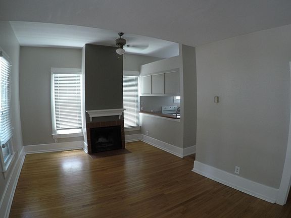 3rd image of 901 W 22nd 1/2 St #110