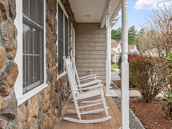2nd image of 53 Baldwin Rd Unit 1003