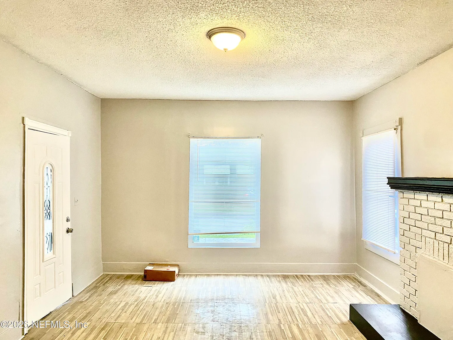 2 bed, 1.0 bath, 994 sqft, $1,200 — Photo 3
