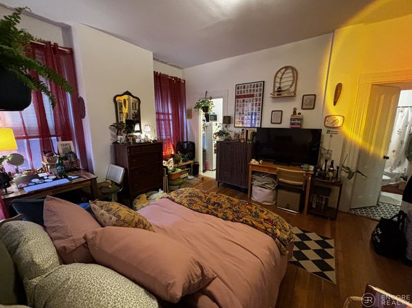 16 Davis Ave APT 3