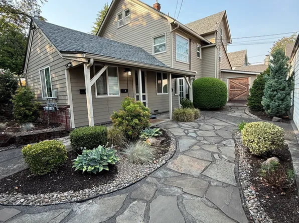 214 Bluff St APT C, Oregon City, OR 97045