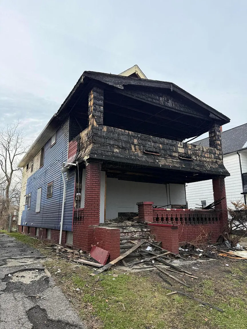 9422 Parkview Ave photo 1