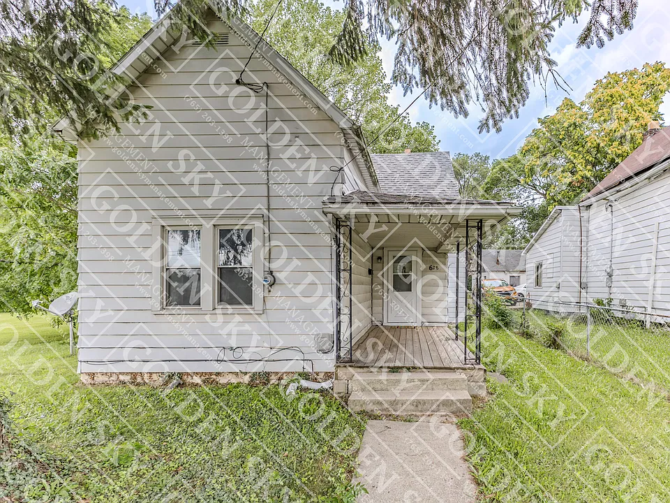 628 W Memorial Dr