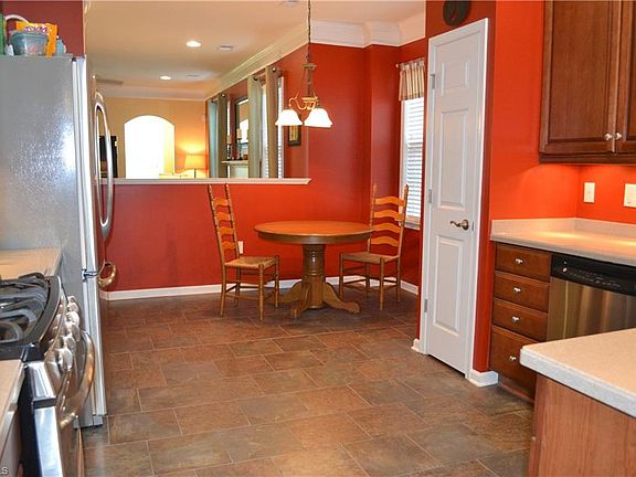 5th image of 209 Heritage Hill Dr