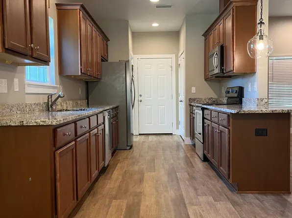 982 E Chestnut Ave, Crestview, FL 32539