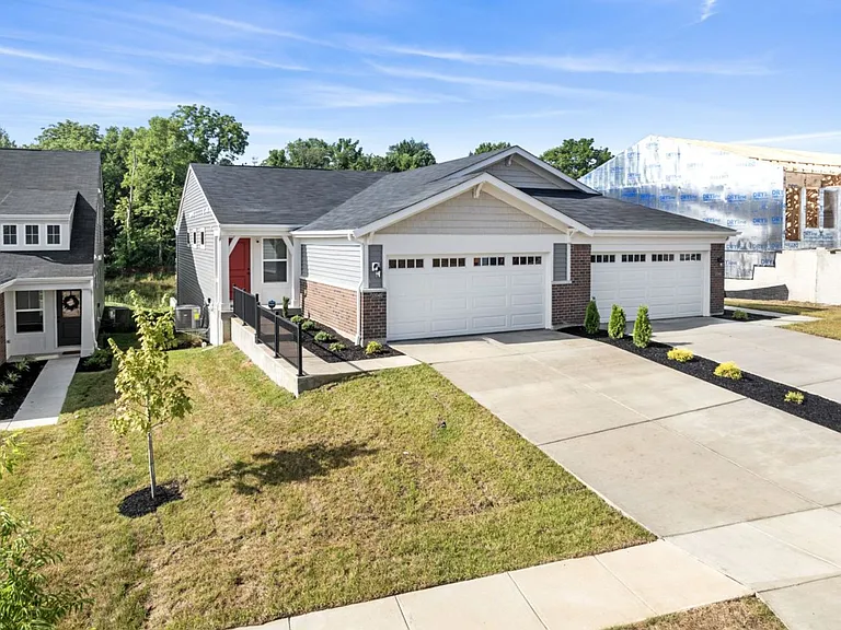 10046 Windcrest Farms Ln — Photo 3