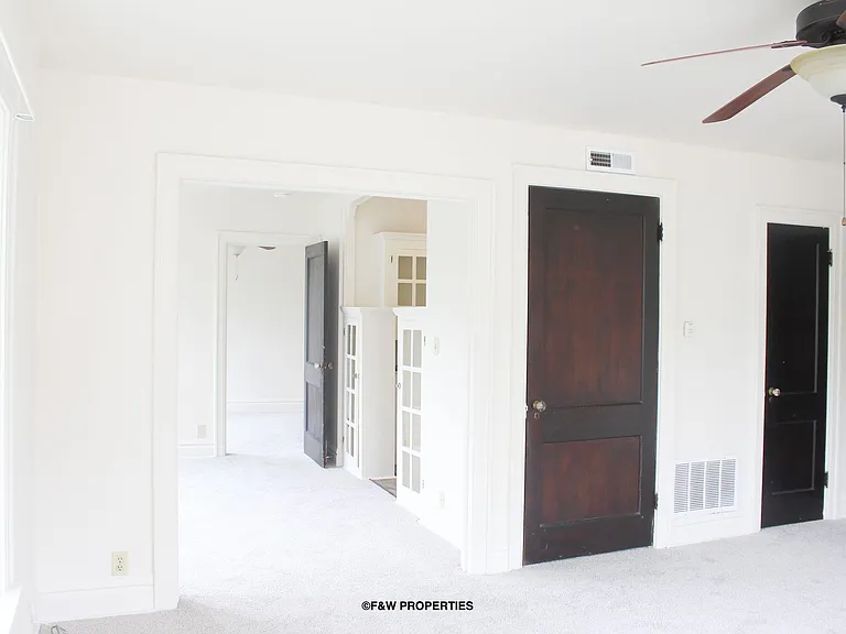 1560 E. Broad St. — Photo 23