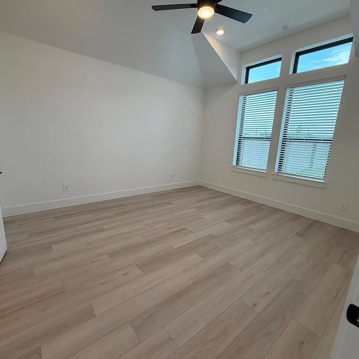 3 bed, 3.0 bath, 1979 sqft, $2,750 — Photo 4