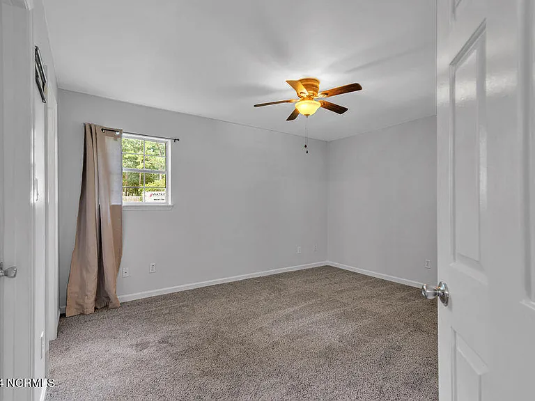 103 Carriage Hills Ct — Photo 16