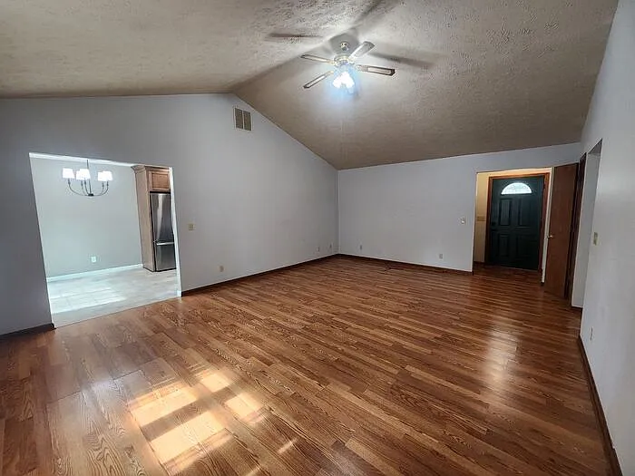 3 bed, 2.0 bath, 1438 sqft, $1,750 — Photo 3