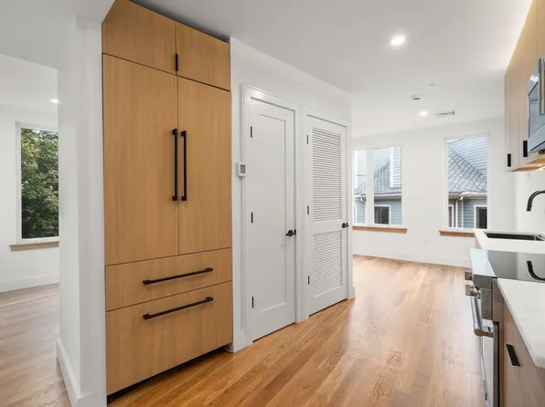 58 Kent St #U304, Brookline, MA 02445