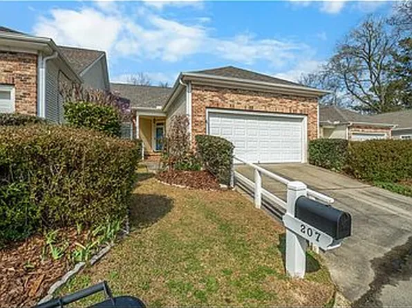 207 Georgetown Ln, Hattiesburg, MS 39402