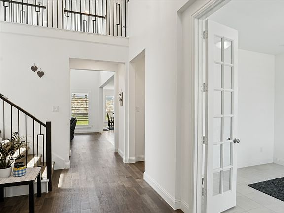 4th image of 616 Evergreen Rd