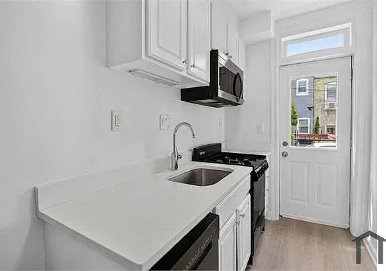 5 bed, $6,384 — Photo 3
