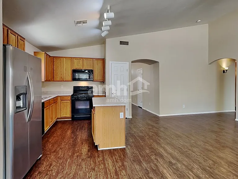 17367 W Elizabeth Ave — Photo 3