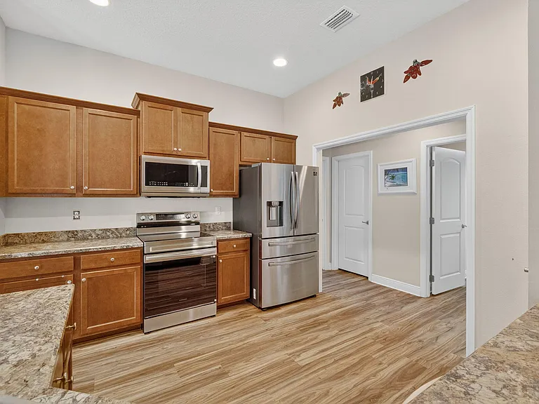 5547 NW Cordrey St — Photo 16