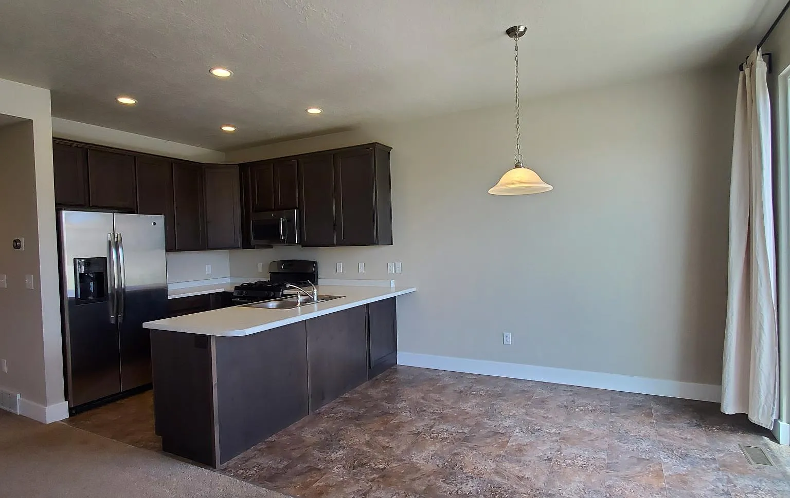3 bed, 2.5 bath, 2036 sqft, $2,250 — Photo 4