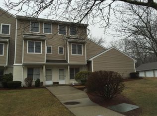 31 Cobblestone Dr, Groton, CT 06340