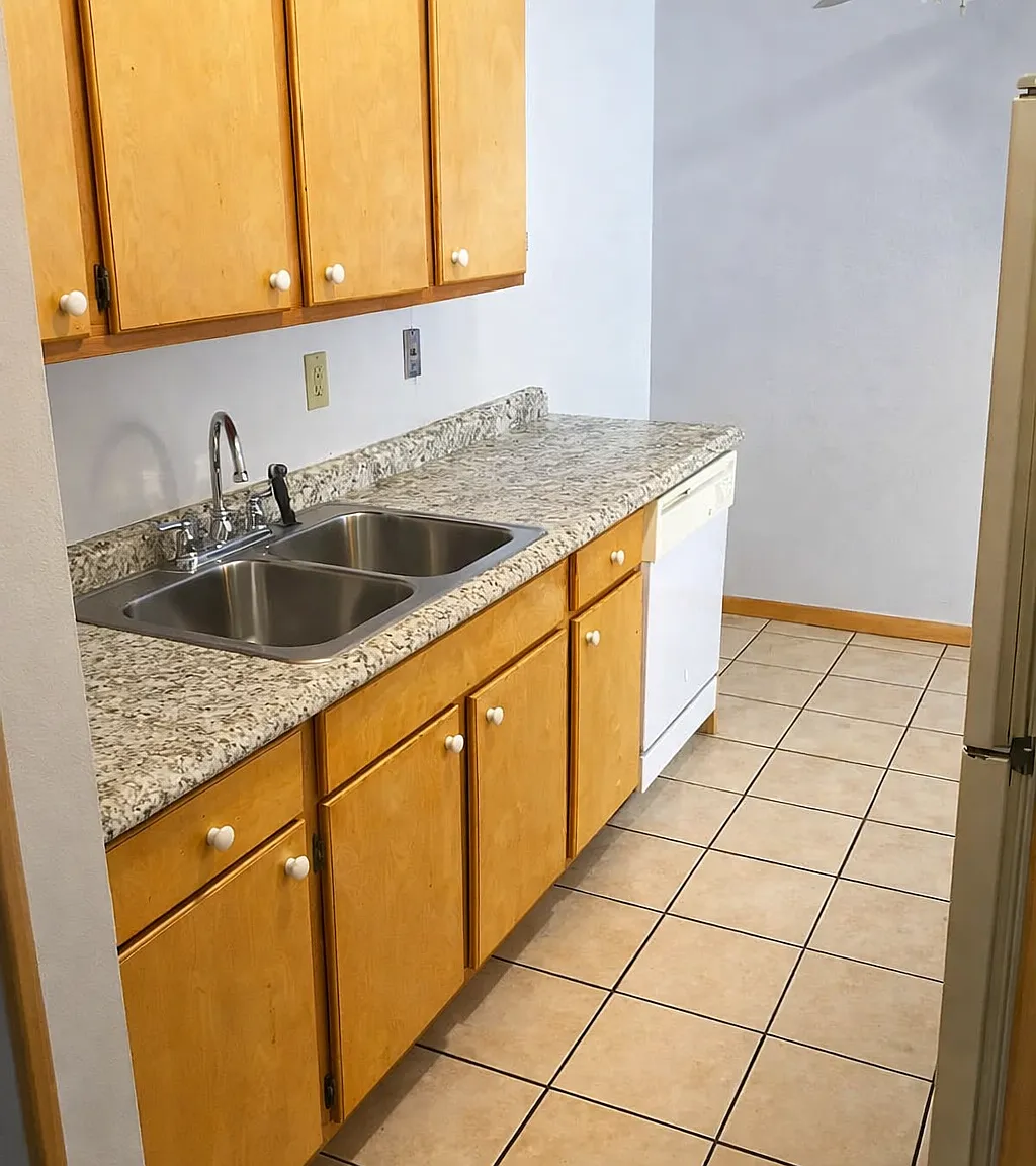 2 bed, $1,100 — Photo 4