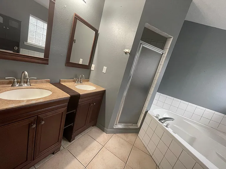 106 Nassau Pl — Photo 12