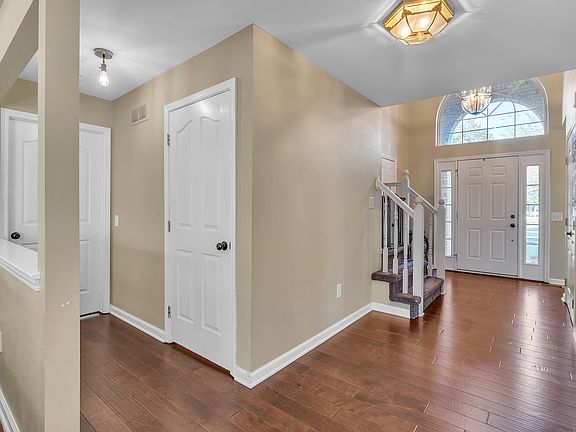 3rd image of 2163 Woodbine Dr