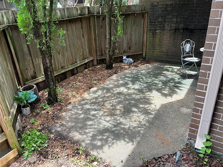 13784 Hollowgreen Dr — Photo 29