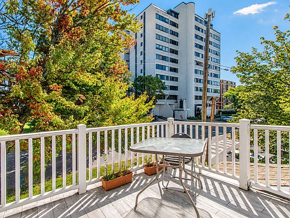 3rd image of 601 Clay Ave APT 2