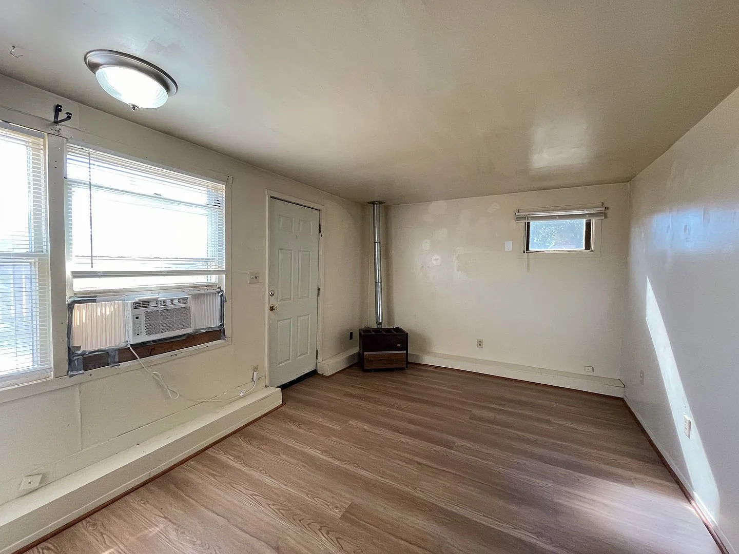 1521 W 4th Ave — Photo 2