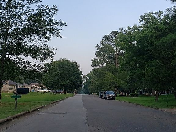 5th image of 410 Fisher Dr