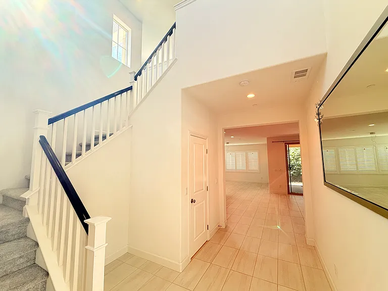 2751 E Agrarian St — Photo 3
