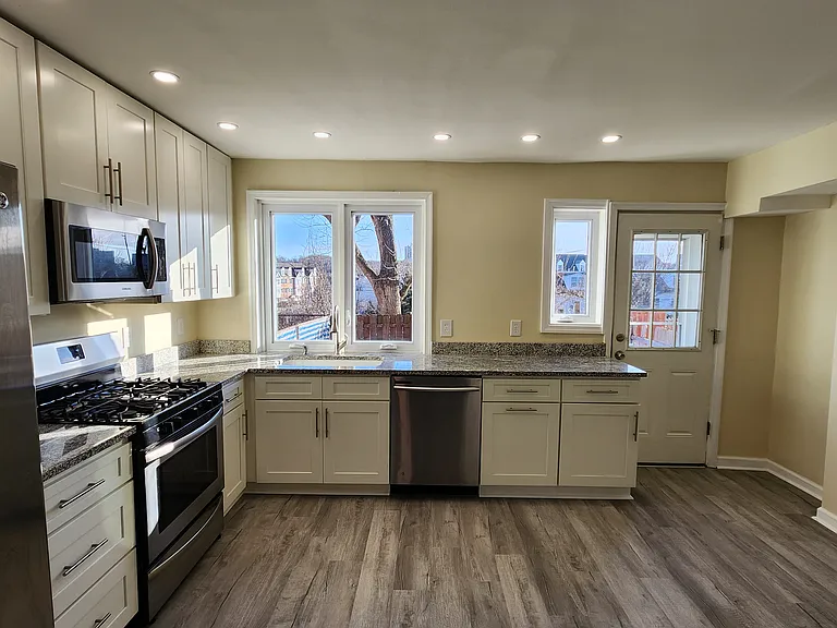 3534 Cresson St — Photo 5
