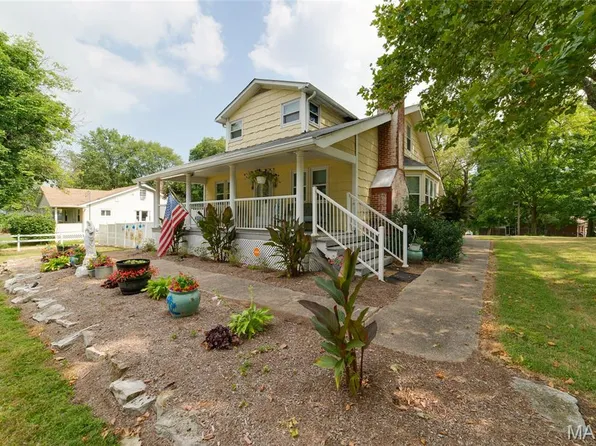 1401 Charlotte Dr, Saint Louis, MO 63135