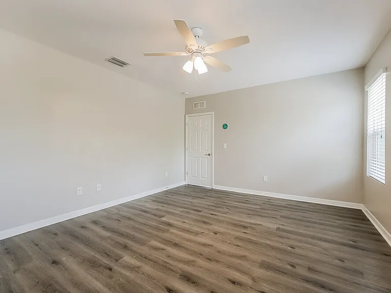 627 SW 27th Ter — Photo 12